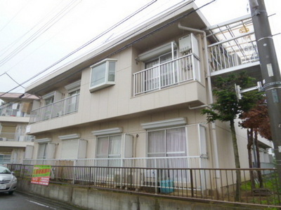 Building appearance. Situated in a quiet, residential area. please look, It might be good per yang