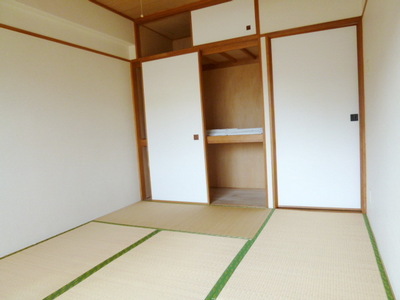 Receipt. Spacious space in Japanese-style room
