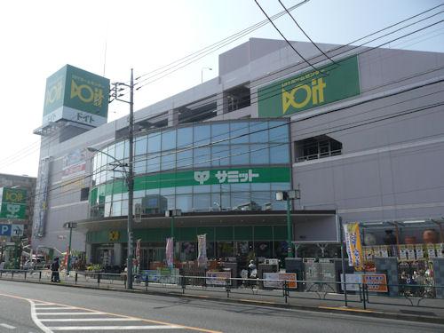 Supermarket. 1002m to Summit store Higashiteragata shop