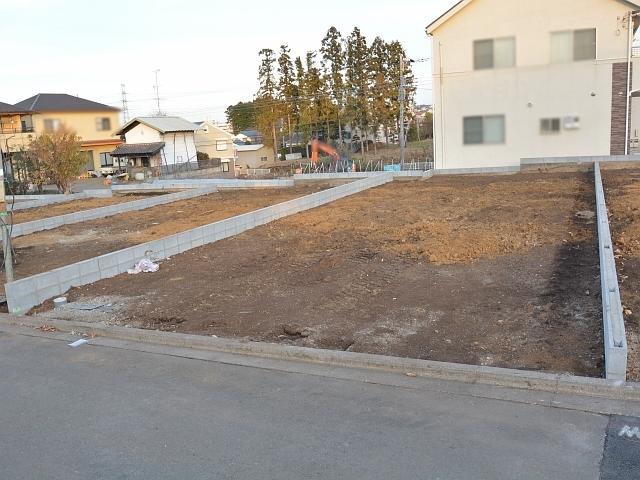 Local appearance photo. Building 2 Vacant lot