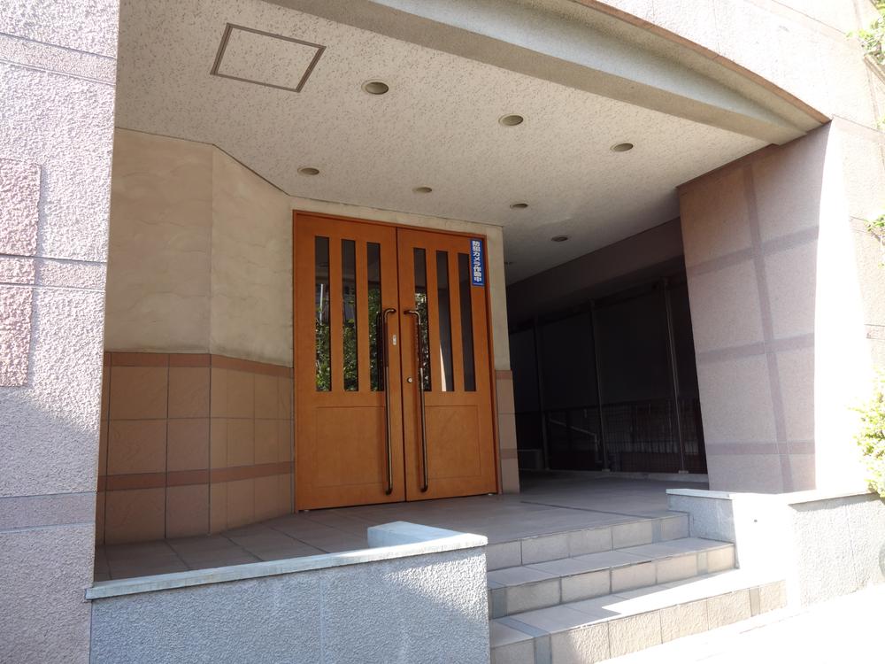 Entrance. Common areas