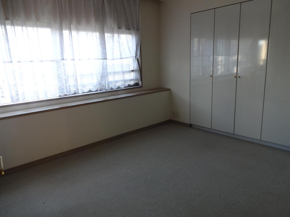 Non-living room. Indoor (11 May 2013) Shooting