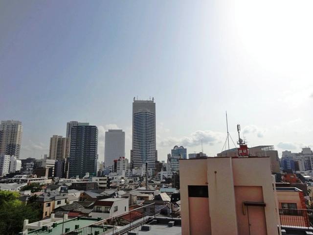 View photos from the dwelling unit. View from the balcony (June 2013) Shooting