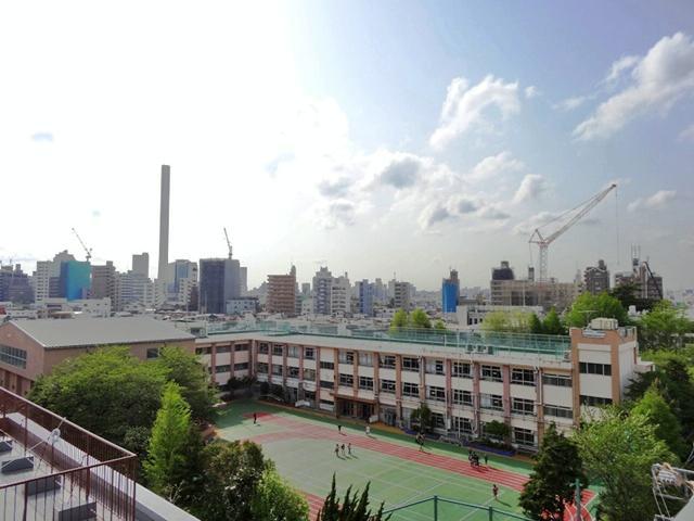 View photos from the dwelling unit. View from Western-style 6 Pledge (June 2013) Shooting