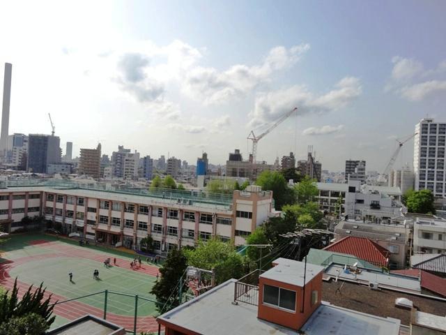 View photos from the dwelling unit. View from Western-style 6.2 Pledge (June 2013) Shooting