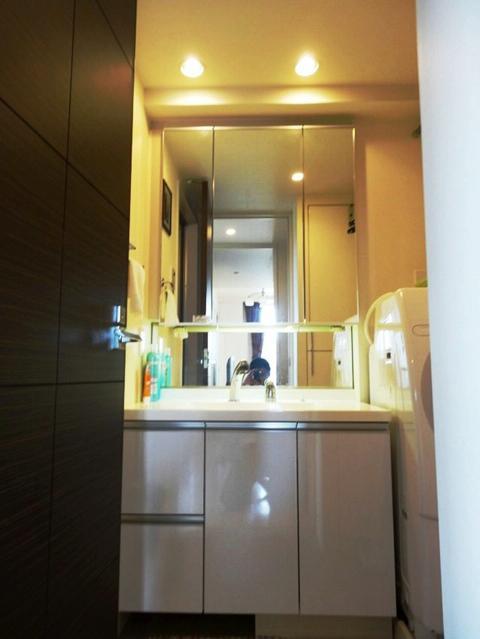 Wash basin, toilet. Indoor (June 2013) Shooting