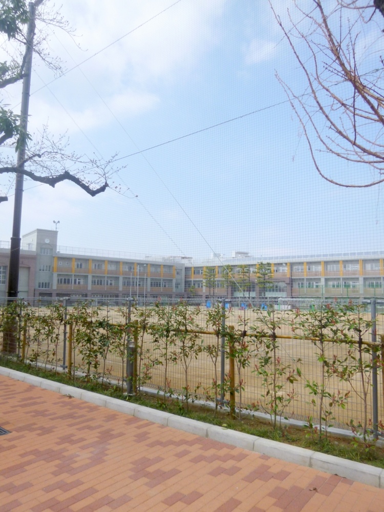 Junior high school. Nishi-Ikebukuro 186m until junior high school (junior high school)