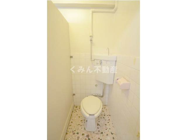 Toilet. Same property by room photo