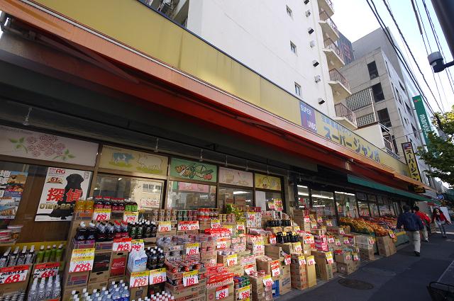 Local appearance photo. Local (11 May 2013) Shooting