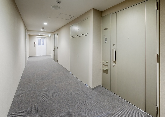 Other common areas. Inner hallway