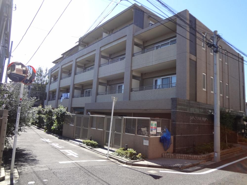 Local appearance photo. Local (10 May 2013) Shooting