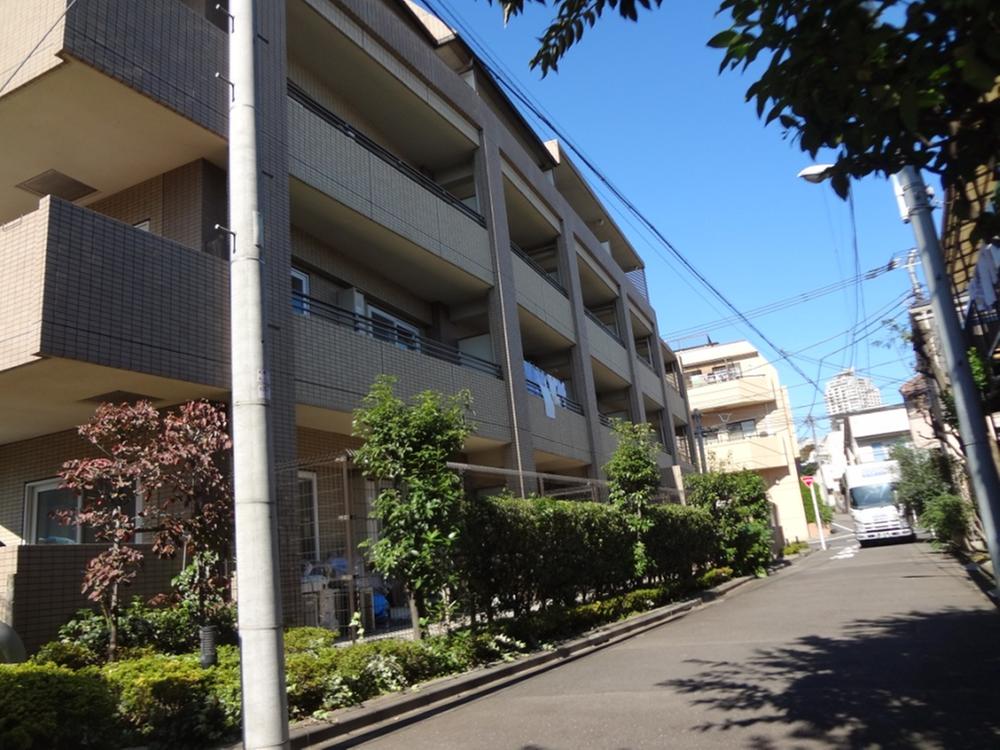 Local appearance photo. Local (10 May 2013) Shooting