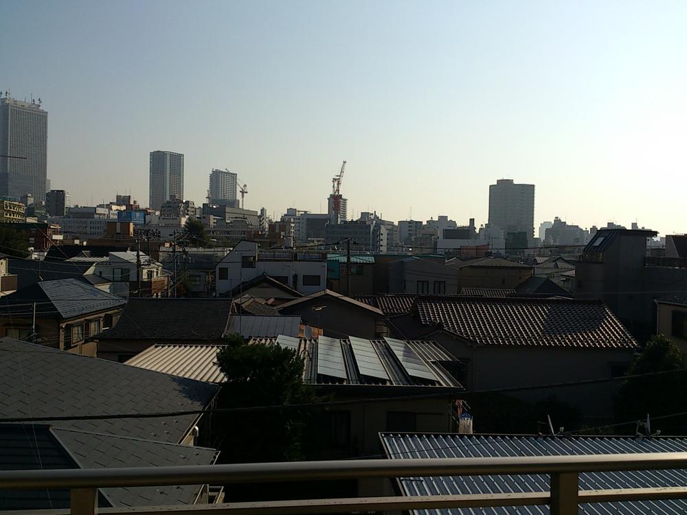 View photos from the dwelling unit. View from the site (November 2013) Shooting