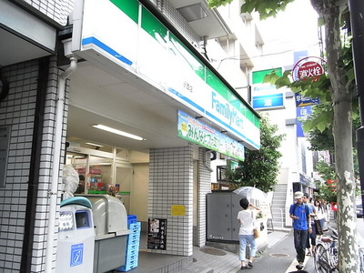 Convenience store. Family Mart (convenience store) up to 100m