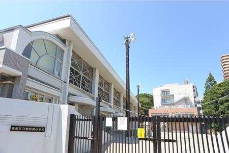 Primary school. 600m to Toshima Ward Minamiikebukuro Elementary School
