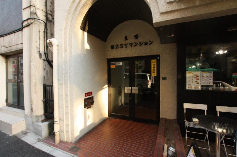 Entrance. Common areas