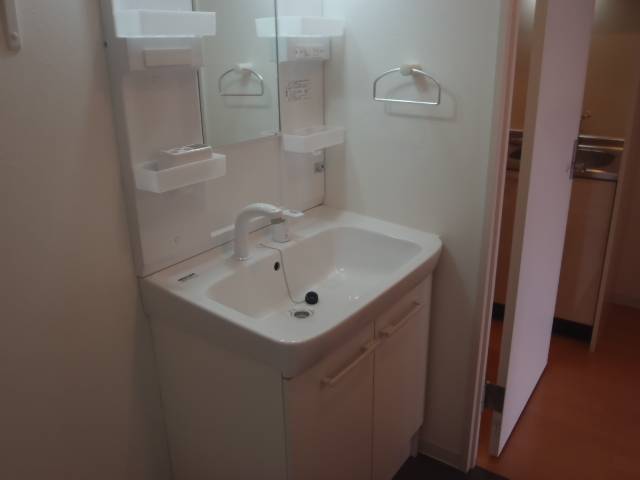 Washroom. Independent wash basin With dressing room