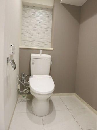 Toilet. ~ 11 / 29 new interior renovated ~