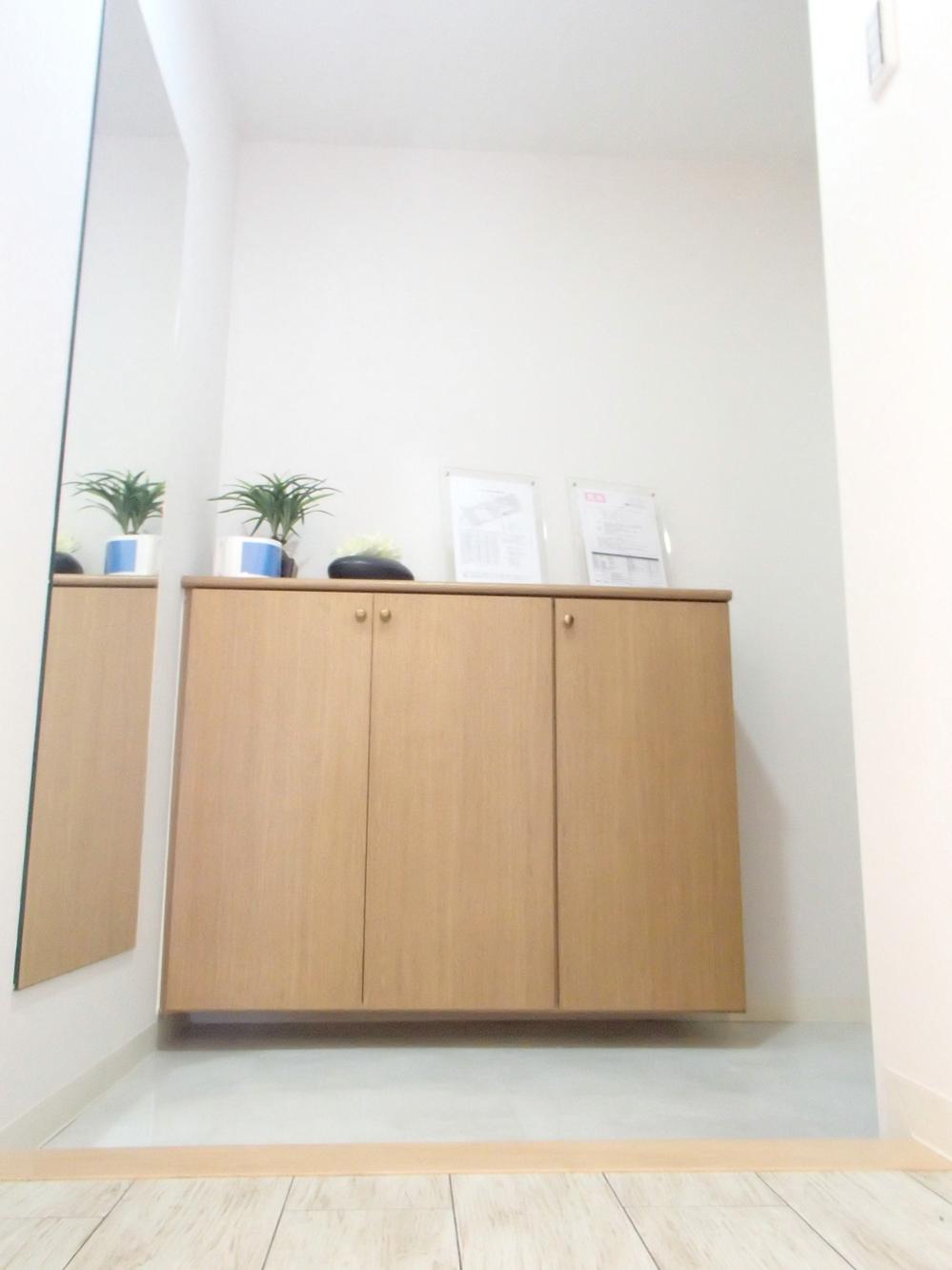 Entrance. Entrance (December 2013) Shooting