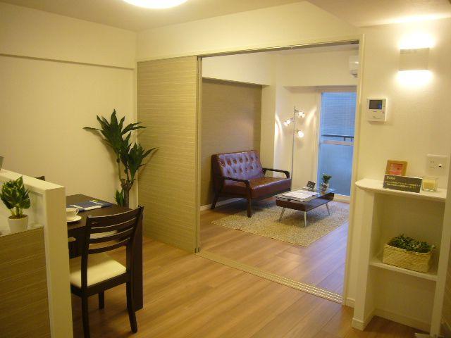 Living. The spacious about 13 tatami mats of space if Tsunagere and Western-style 2