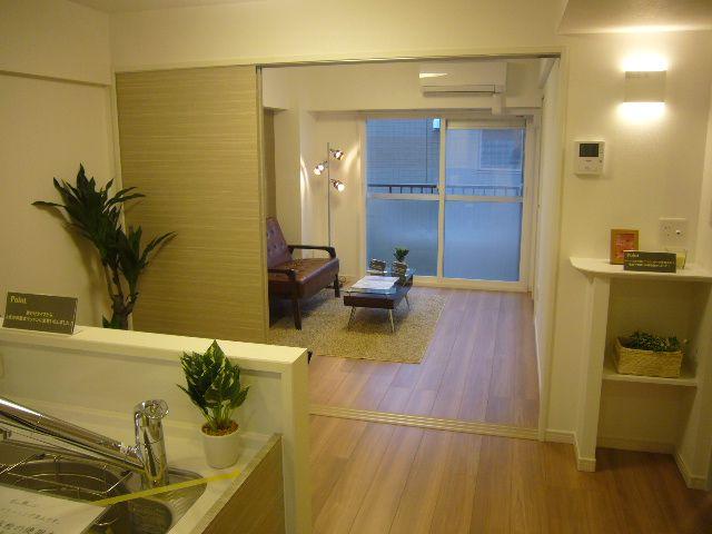 Non-living room. By adopting a sliding door, Was ease of use.