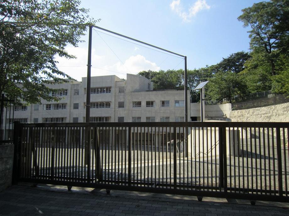 Junior high school. 424m to Chitose Bridge Junior High School