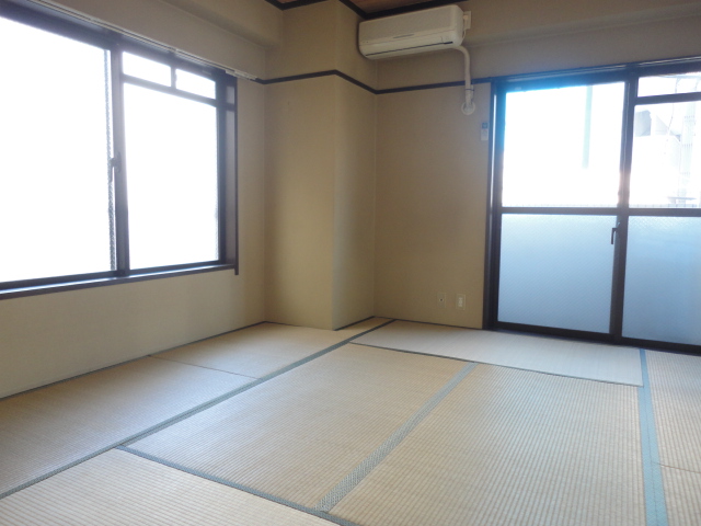 Other room space. Japanese-style room 8 quires