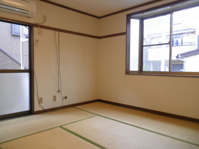 Living and room. Japanese-style room 8 quires