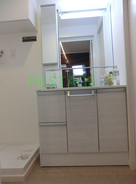 Wash basin, toilet. Seller construction cases