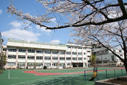 Primary school. 618m to Toshima Tatsudaka Minami Elementary School