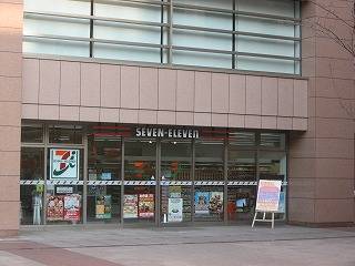 Convenience store. Seven-Eleven Teikyo Heisei University Ikebukuro campus store up (convenience store) 323m