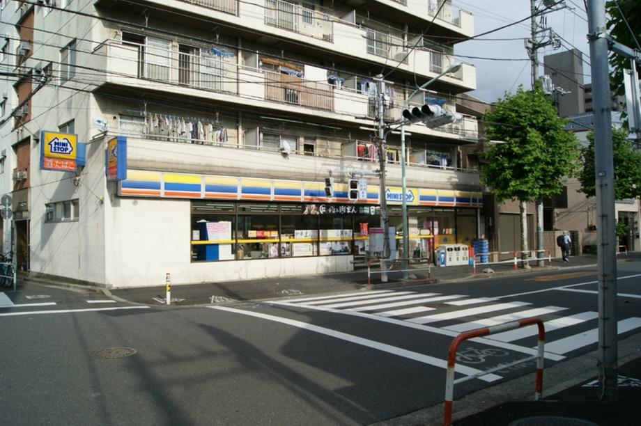Convenience store. MINISTOP to Kami-Ikebukuro shop 188m