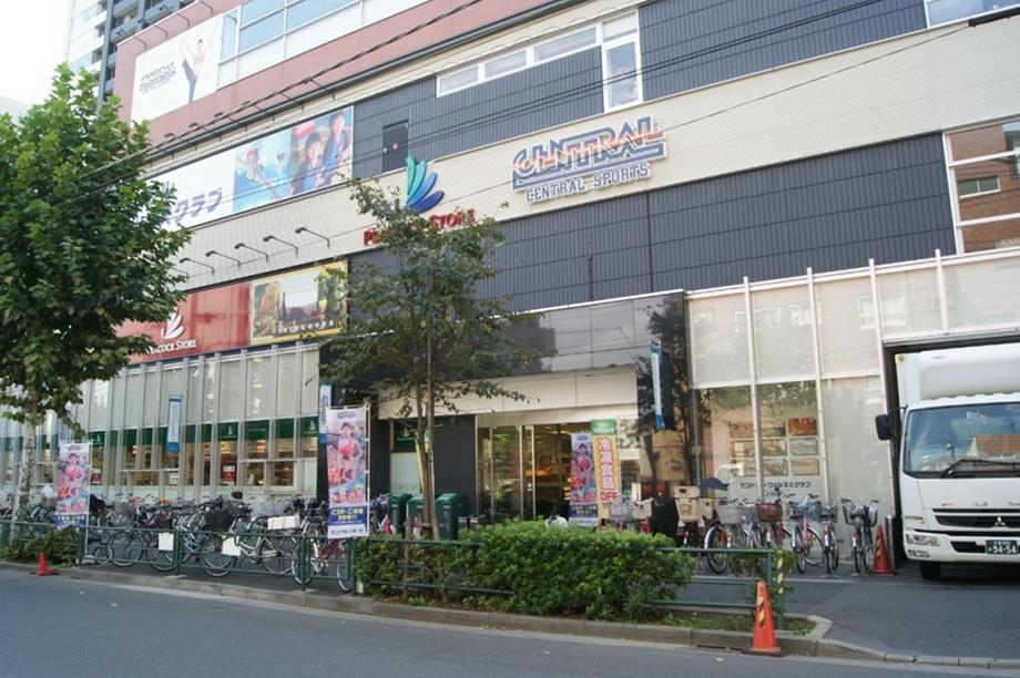 Supermarket. 226m until Peacock store Kami-Ikebukuro store
