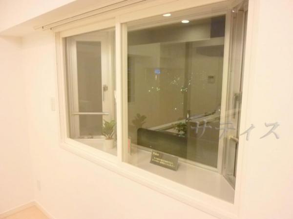 Other common areas. There is also a bay window, You can put even small