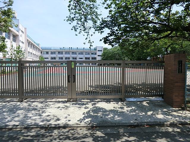 Primary school. 867m to Toshima Ward Sakura Elementary School