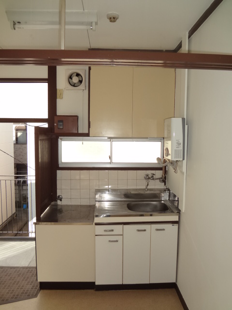 Kitchen. Two-burner stove installation Allowed