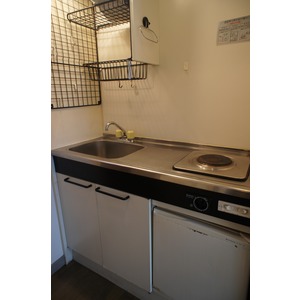 Kitchen. 1-neck electric stove * with mini fridge