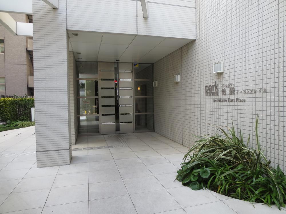 Entrance. Common areas