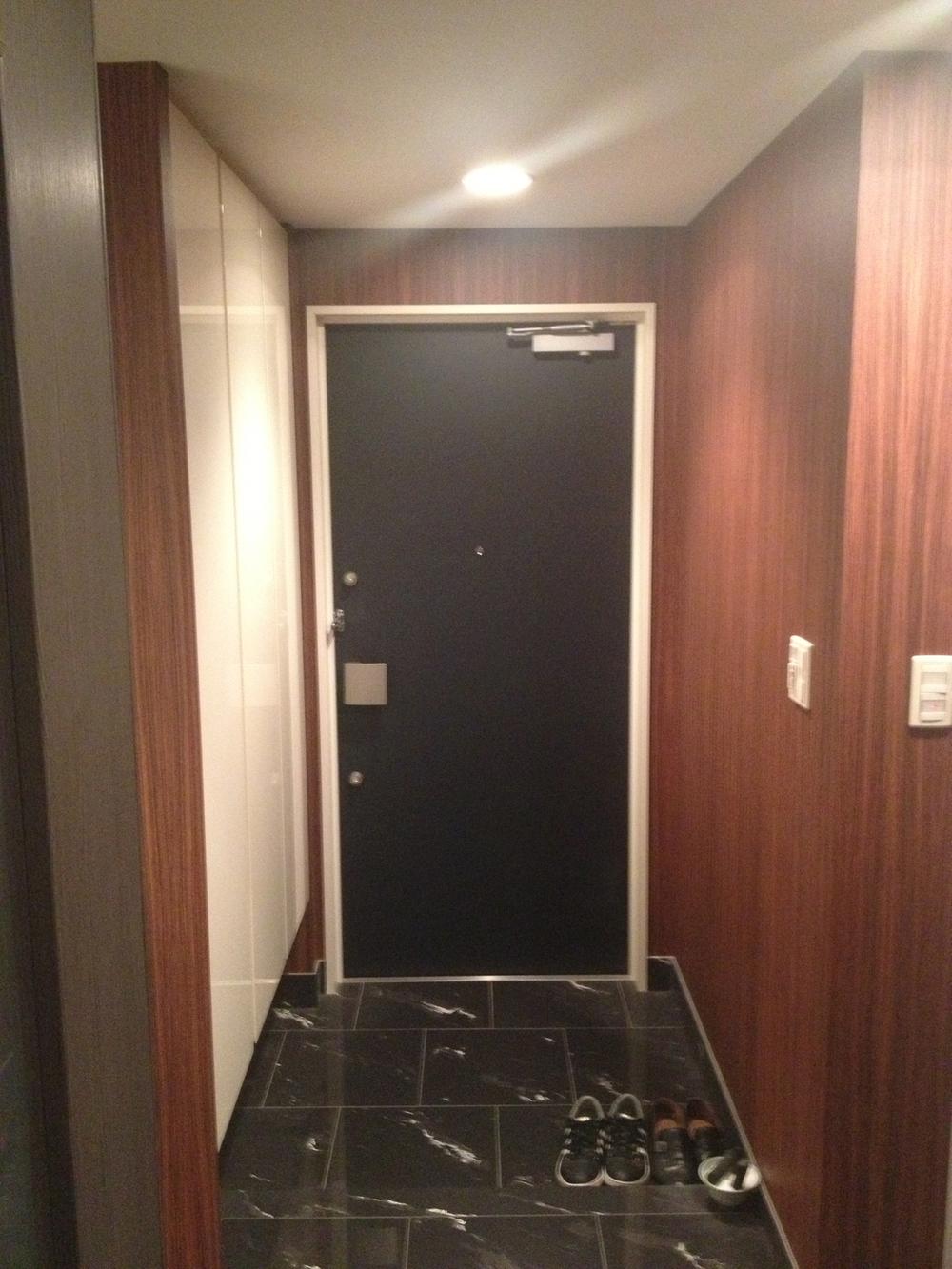 Entrance. Local (11 May 2013) Shooting