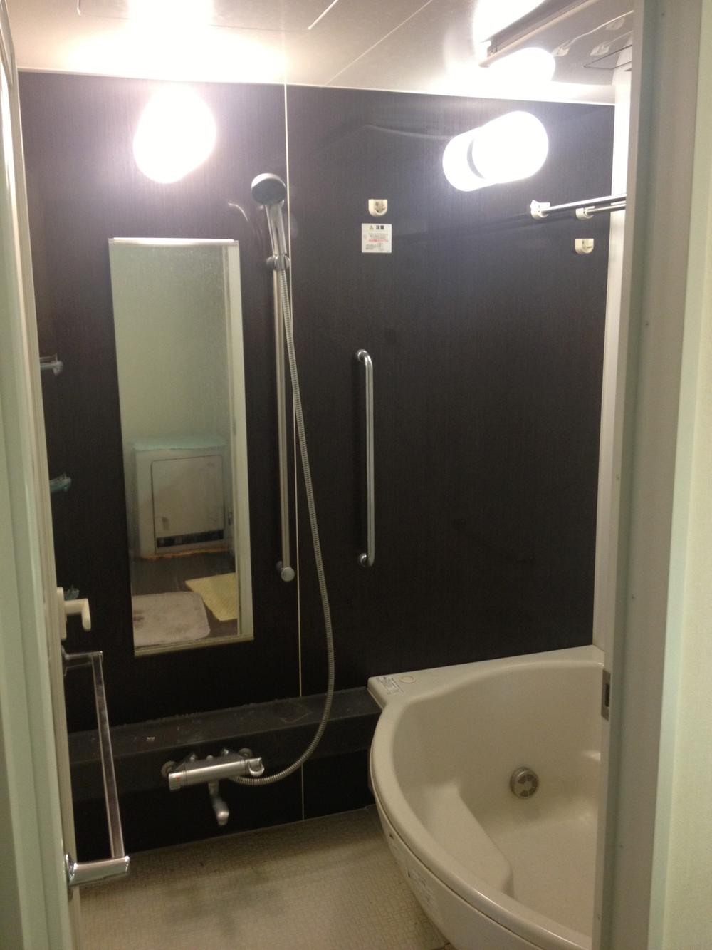 Bathroom. Indoor (11 May 2013) Shooting