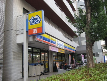 Convenience store. 50m to convenience store (convenience store)