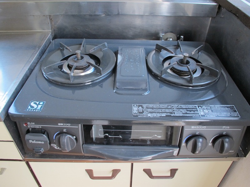 Kitchen. Gas two-burner installation Allowed