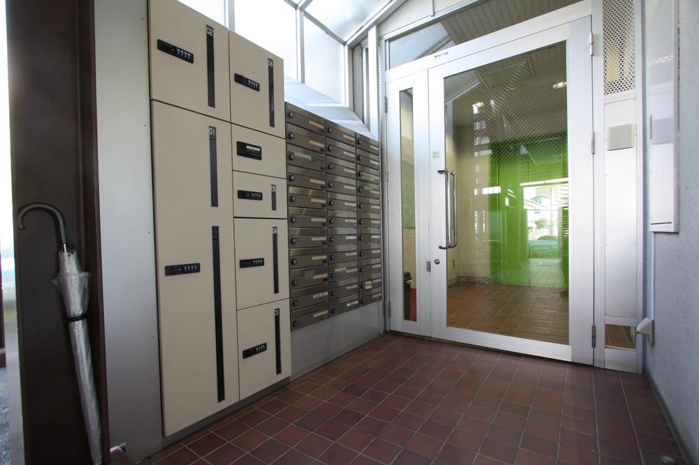 Entrance. Common areas