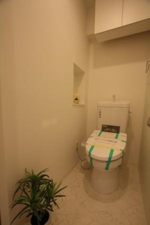 Toilet. Indoor (11 May 2013) Shooting