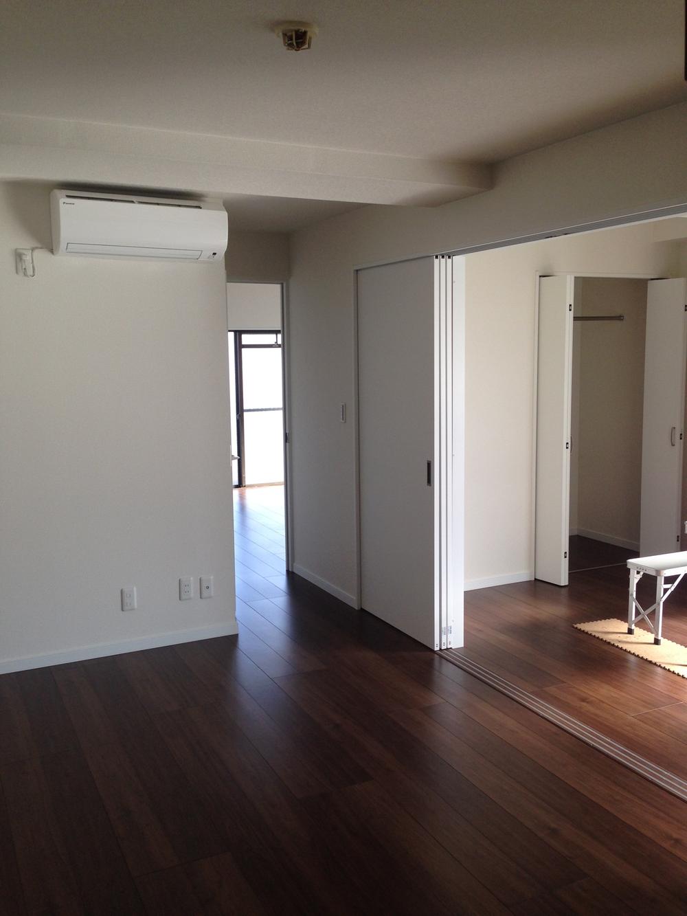 Living. Indoor (11 May 2013) Shooting It is shiny