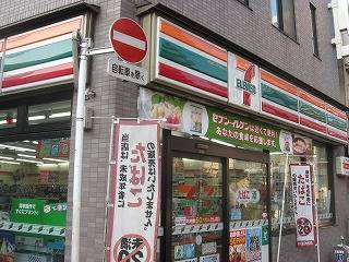 Convenience store. Seven-Eleven Kami-Ikebukuro 3-chome up (convenience store) 82m