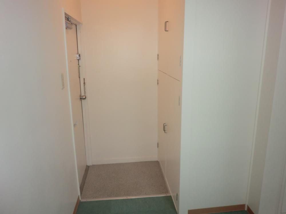 Entrance. Indoor (12 May 2013) Shooting