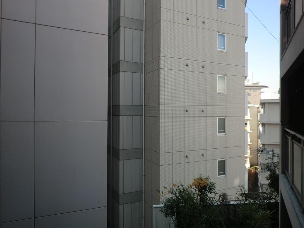 View photos from the dwelling unit. View from the site (December 2013) Shooting