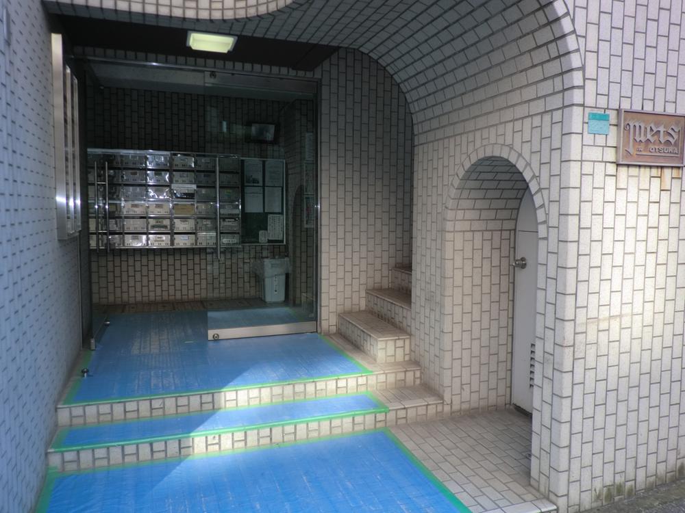 Entrance. Local (12 May 2013) Shooting