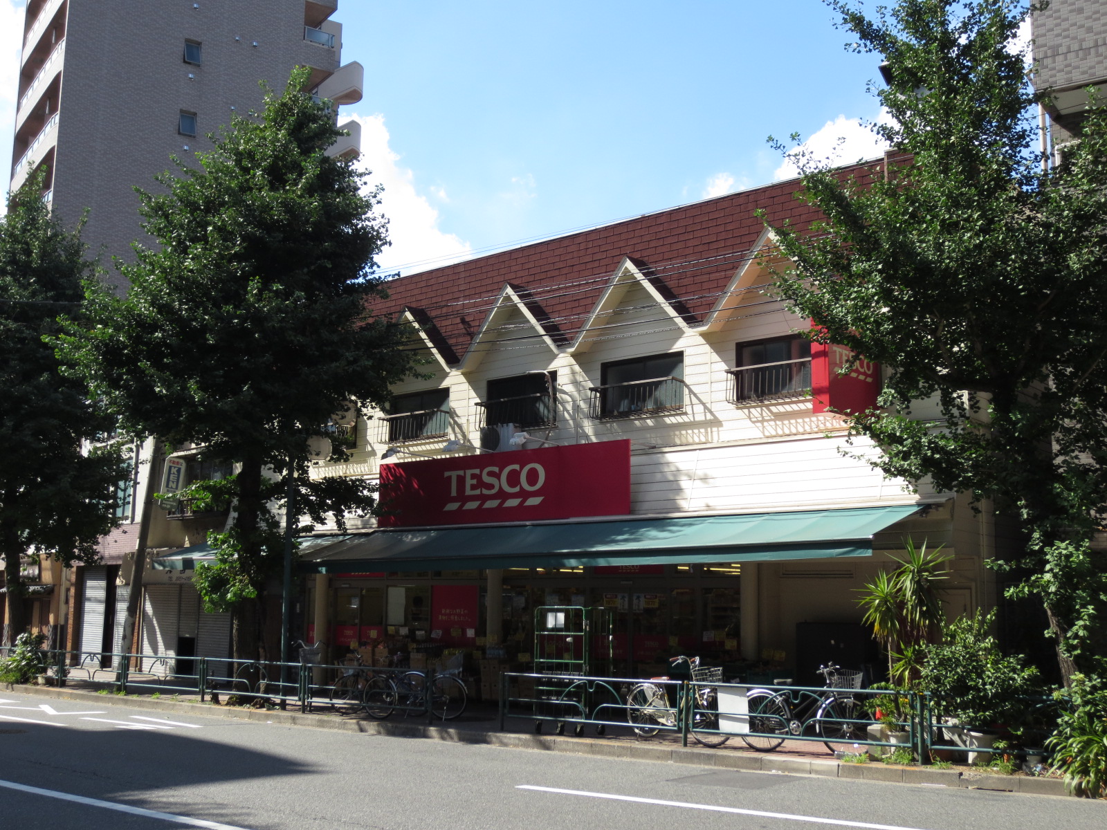 Supermarket. TESCO Mejiro store up to (super) 602m